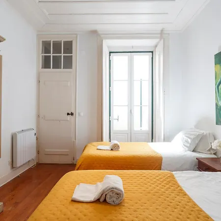 Camoes - Bairro Alto - By The Portuguese Story Апартаменты *