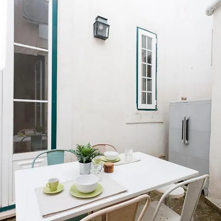 Camoes - Bairro Alto - By The Portuguese Story Апартаменты *