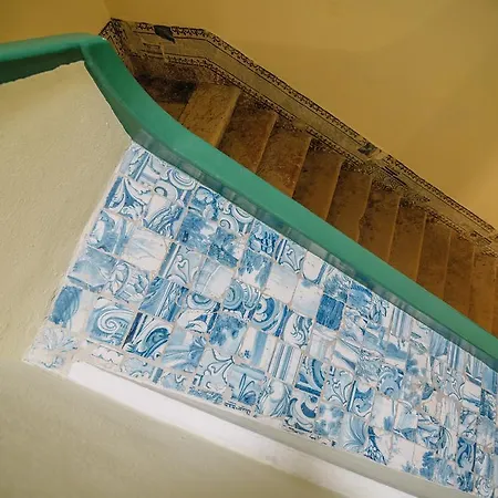 Camoes - Bairro Alto - By The Portuguese Story Лиссабон