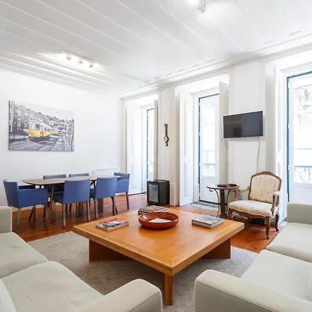 Camoes - Bairro Alto - By The Portuguese Story Appartement