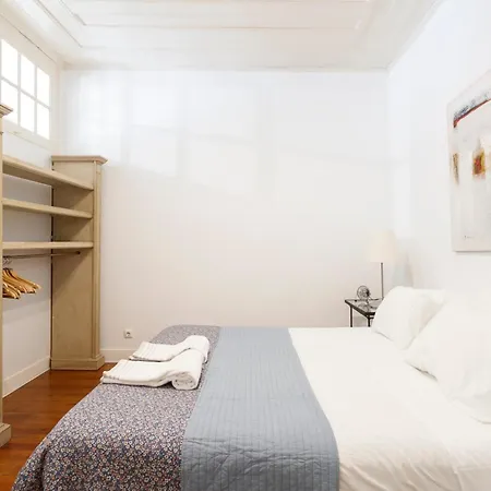 Camoes - Bairro Alto - By The Portuguese Story Лісабон