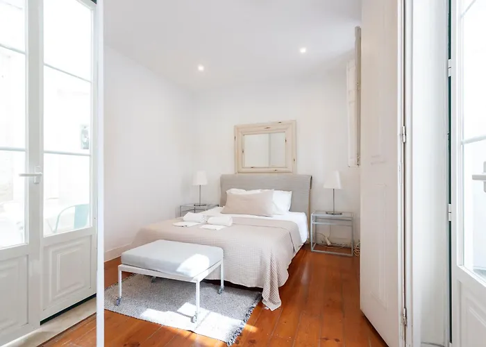 Camoes - Bairro Alto - By The Portuguese Story * Lisboa