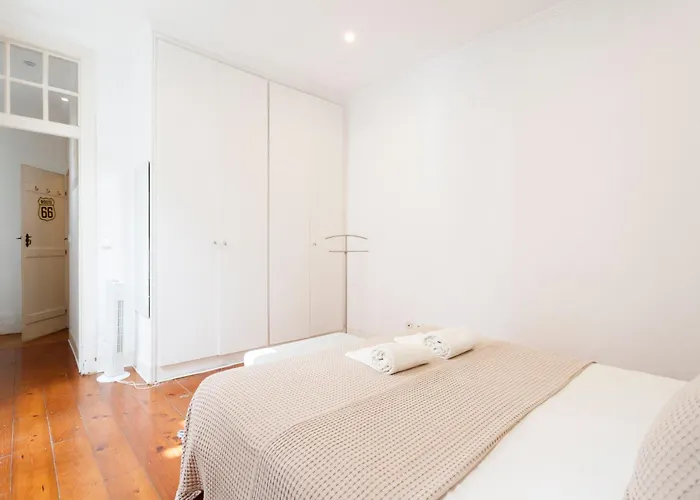 Camoes - Bairro Alto - By The Portuguese Story شقة *