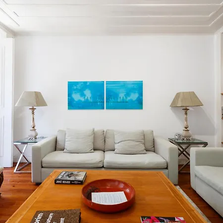 Apartment Camoes - Bairro Alto - By The Portuguese Story *