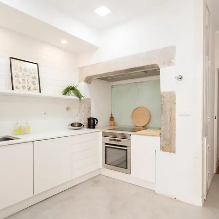 Camoes - Bairro Alto - By The Portuguese Story Lissabon